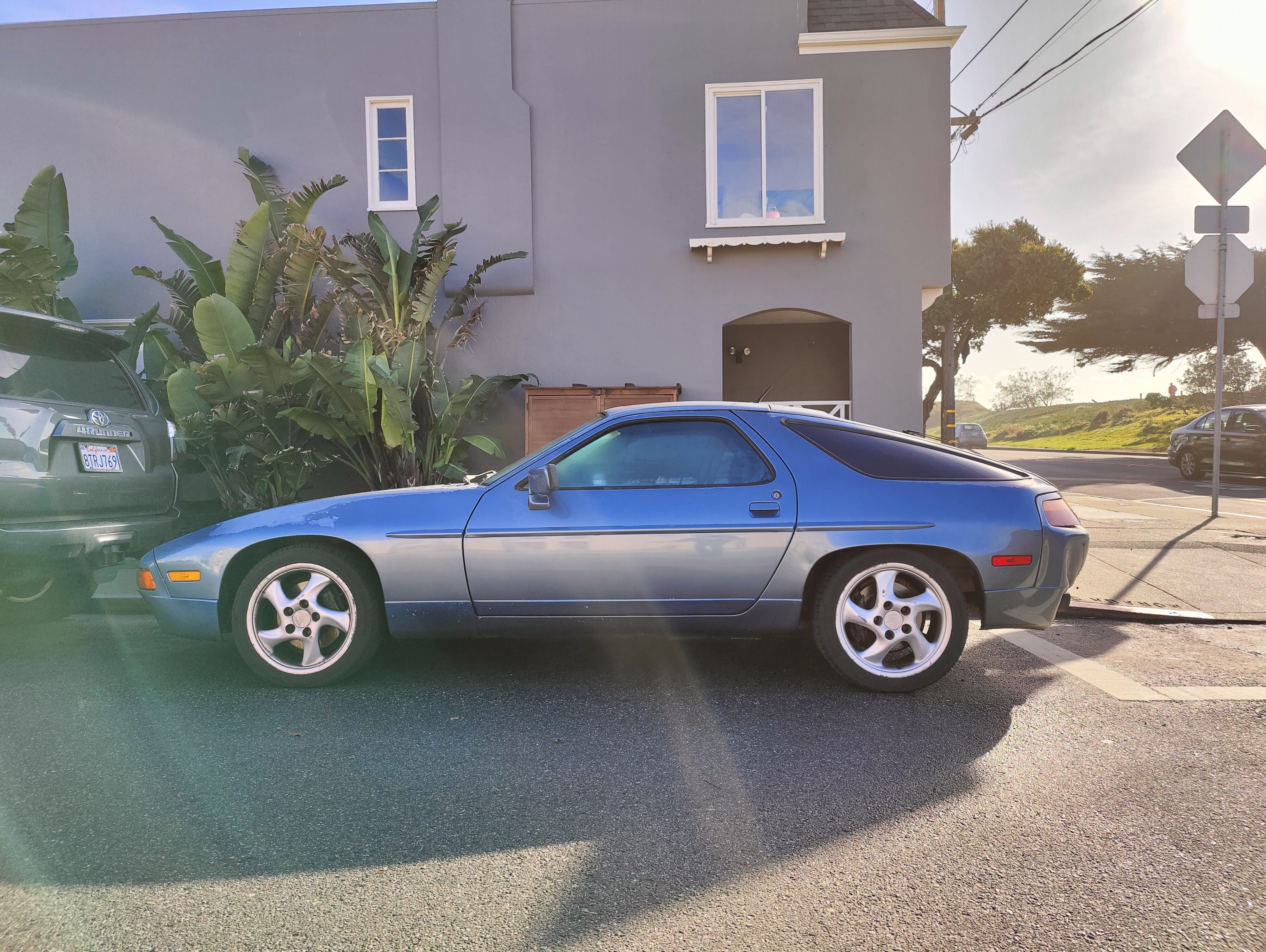 Porsche 928