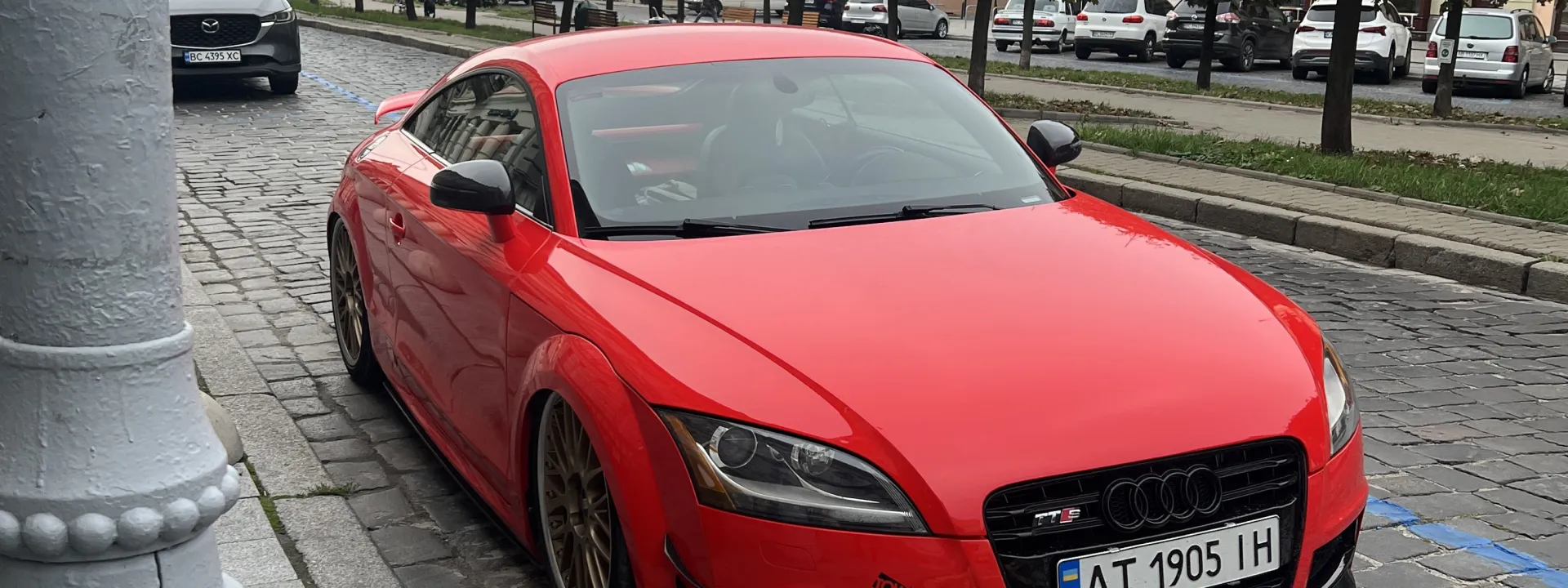 Slammed Audi TTS