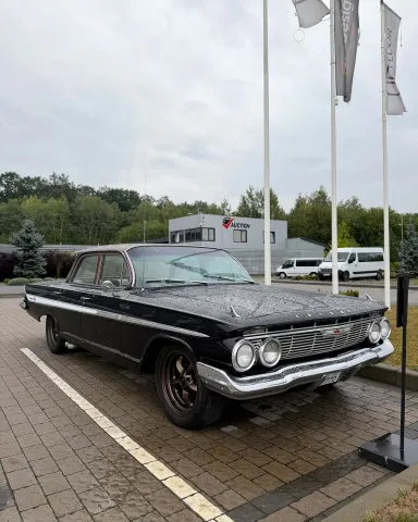 Chevy Impala photo 2